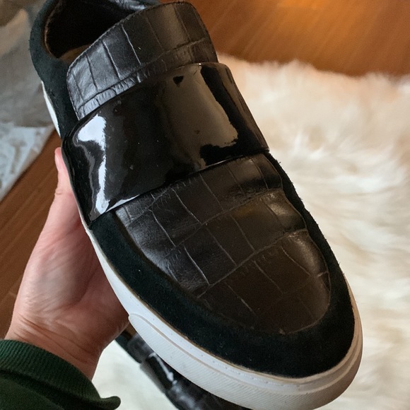 CLARKS Slip-on Shoes Loafers Black Leather Crocodile Print Size 7.5 Comfortable - Picture 3 of 6